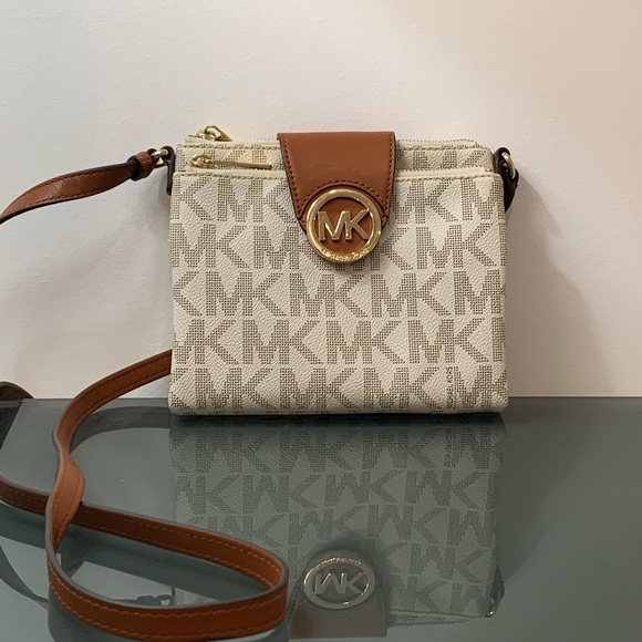 Michael Kors printed canvas crossbody bag - Picture 6 of 6